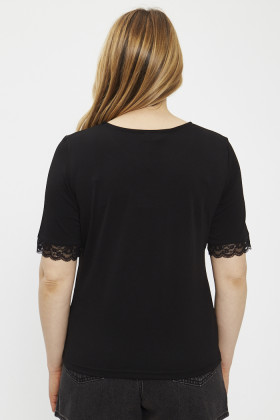 Blouse noire à dentelle