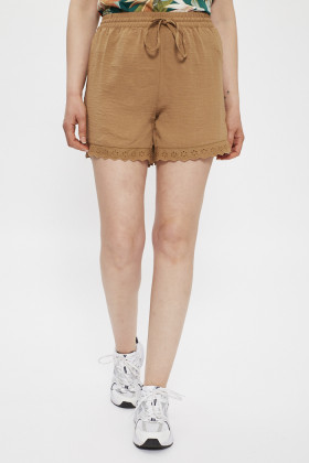 Short marron avec dentelle femme