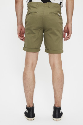 Short chino vert lichen