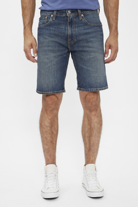 Short jean homme avec poche sur le fashion coté