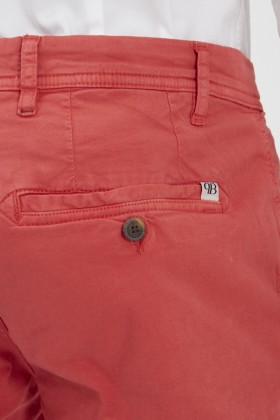 Pantalon chino rouge