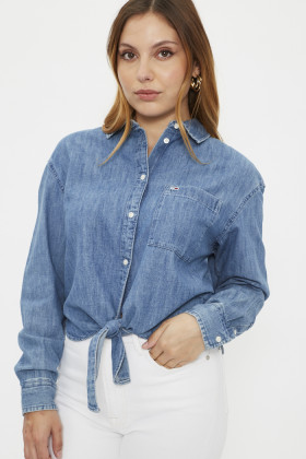 Chemise en jean nouée